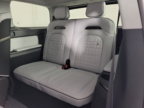 Used 2025 Rivian R1S Premium AWD/4WD image 22