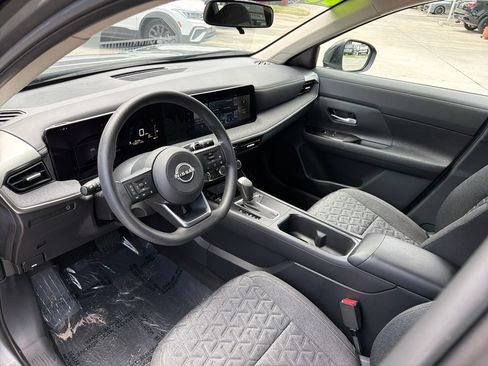 Certified 2025 Nissan Kicks SV FWD image 13