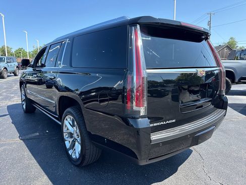 Used 2016 Cadillac Escalade ESV Platinum AWD/4WD image 9