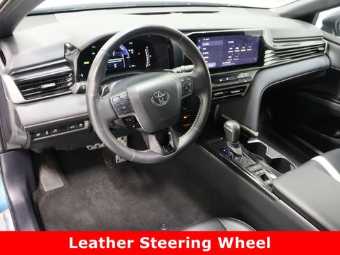 Used 2025 Toyota Camry SE image 13
