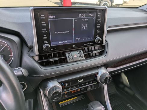 Used 2019 Toyota RAV4 Limited image 11