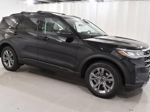 New 2026 Ford Explorer Active AWD/4WD image 5