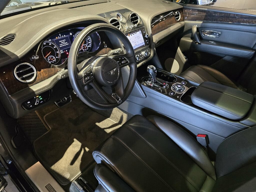Used 2019 Bentley Bentayga AWD/4WD image 16