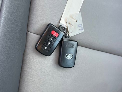 Used 2015 Toyota RAV4 Limited w/ Technology Package AWD/4WD image 37