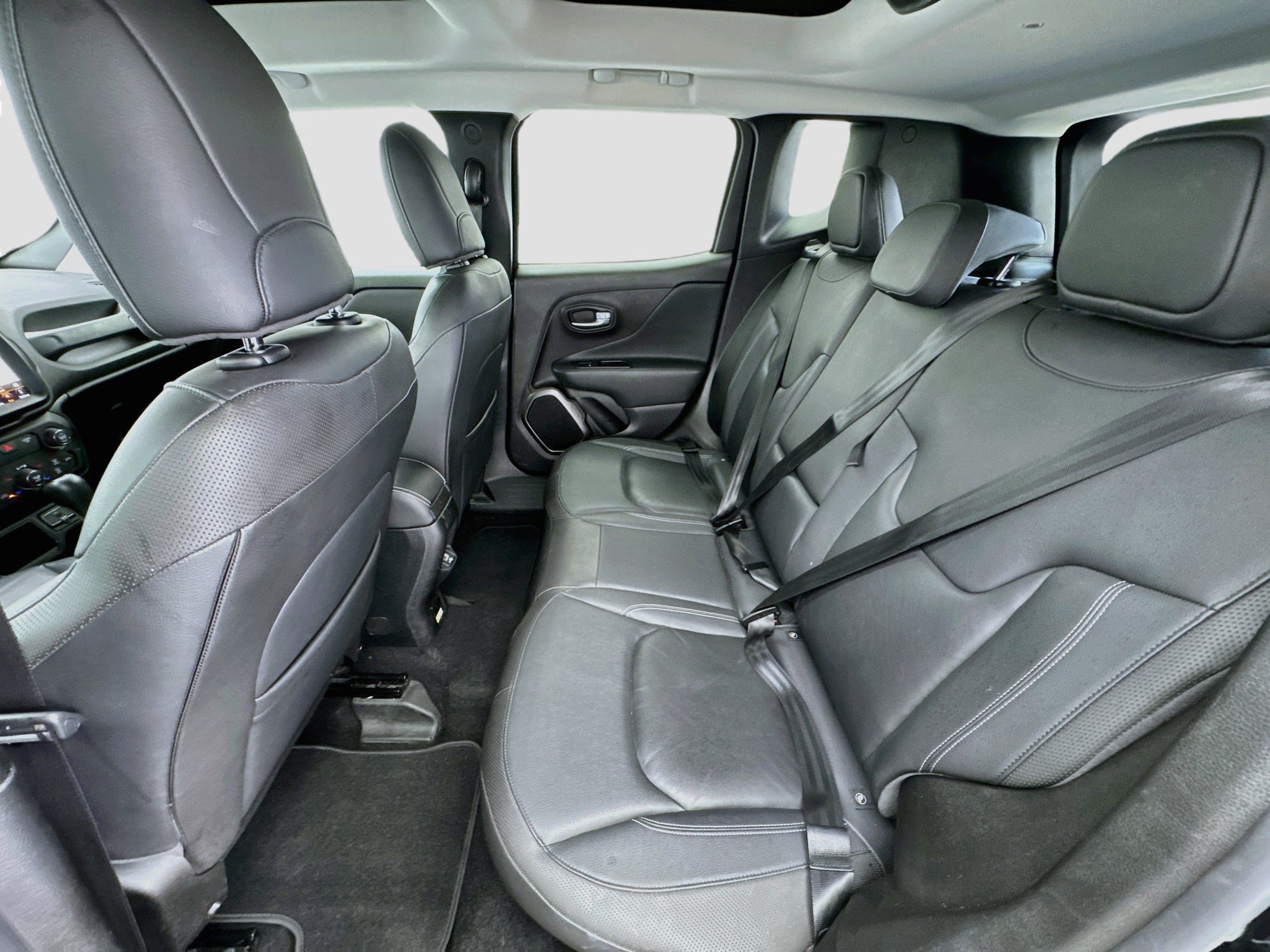 Used 2018 Jeep Renegade Limited w/ UConnect 8.4 Nav Group FWD image 15