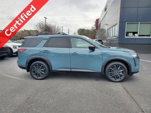Used 2026 Nissan Pathfinder SL image 2