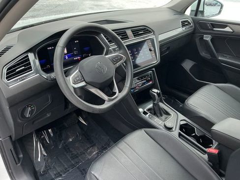 Certified 2022 Volkswagen Tiguan SE image 5