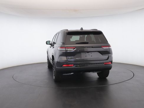 New 2025 Jeep Grand Cherokee Altitude image 25