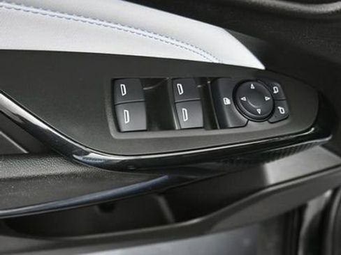 Used 2025 Chevrolet Trax LT w/ LT Convenience Package image 4