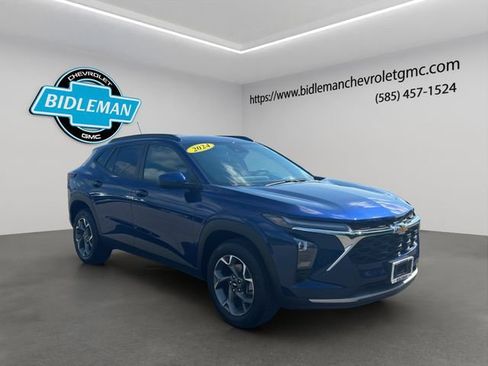 Used 2024 Chevrolet Trax LT w/ LT Convenience Package FWD image 1