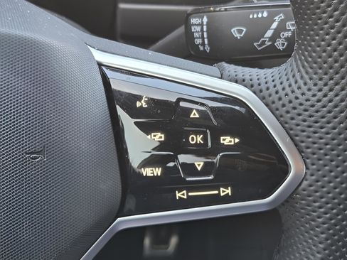 Used 2022 Volkswagen Tiguan SE R-Line image 24