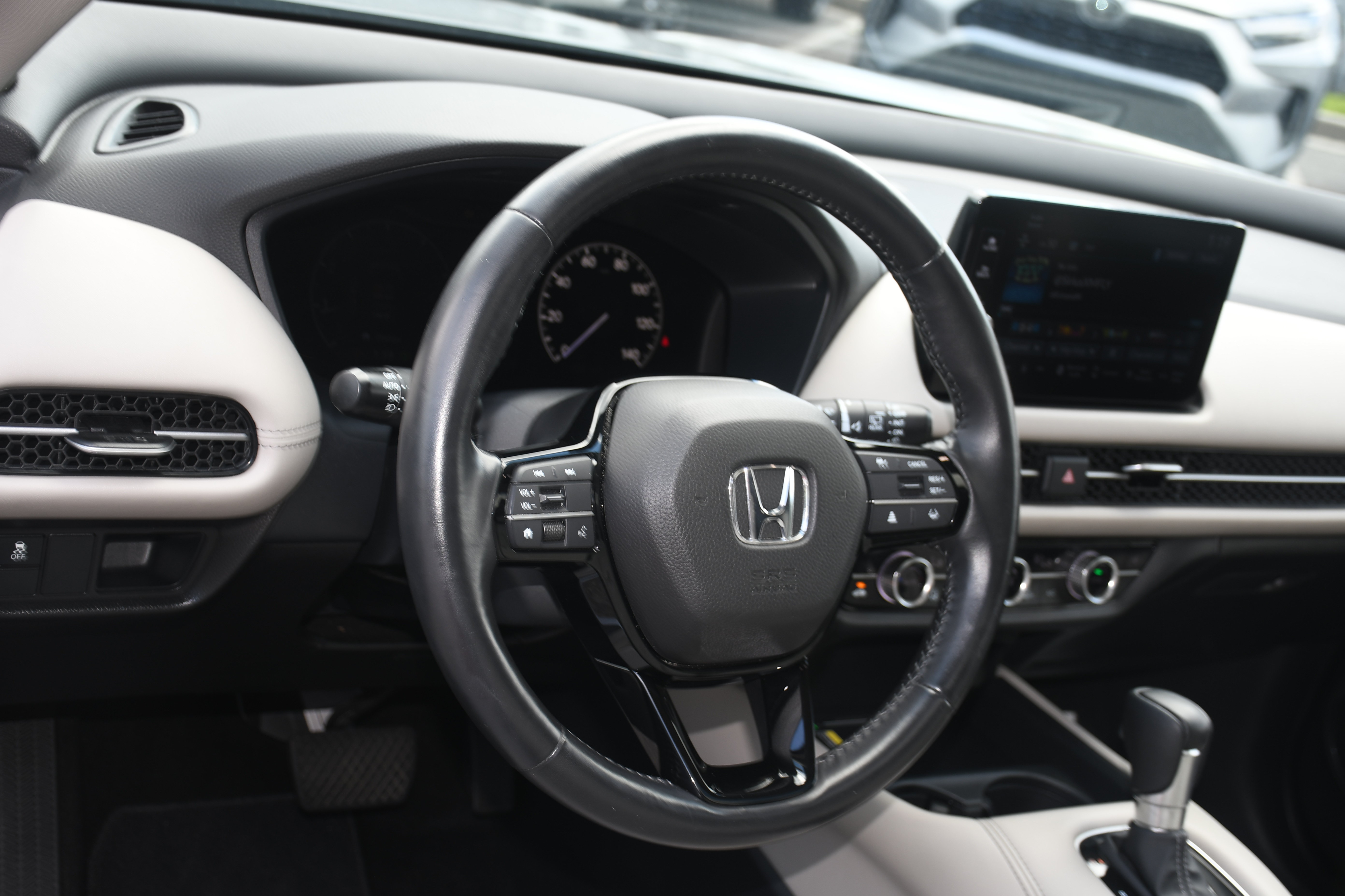 Used 2025 Honda HR-V EX-L image 9