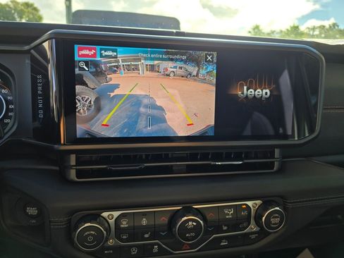 New 2025 Jeep Gladiator Mojave w/ Convenience Group image 27