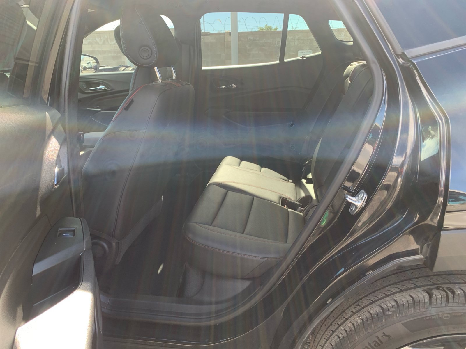 Used 2025 Chevrolet Trax RS w/ Sunroof Package FWD image 24