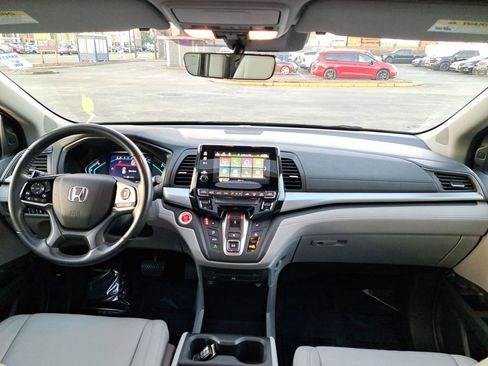 Used 2018 Honda Odyssey Touring image 18