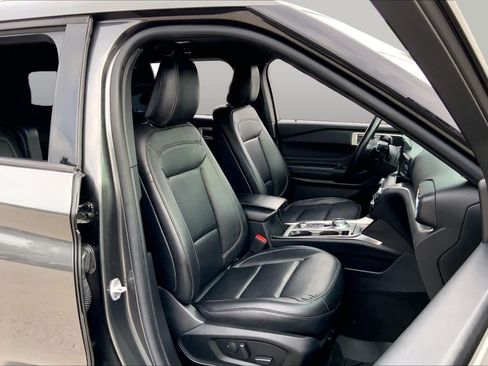 Used 2020 Ford Explorer XLT w/ Equipment Group 202A AWD/4WD image 9