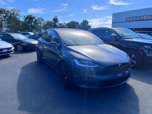 Used 2022 Tesla Model X image 2
