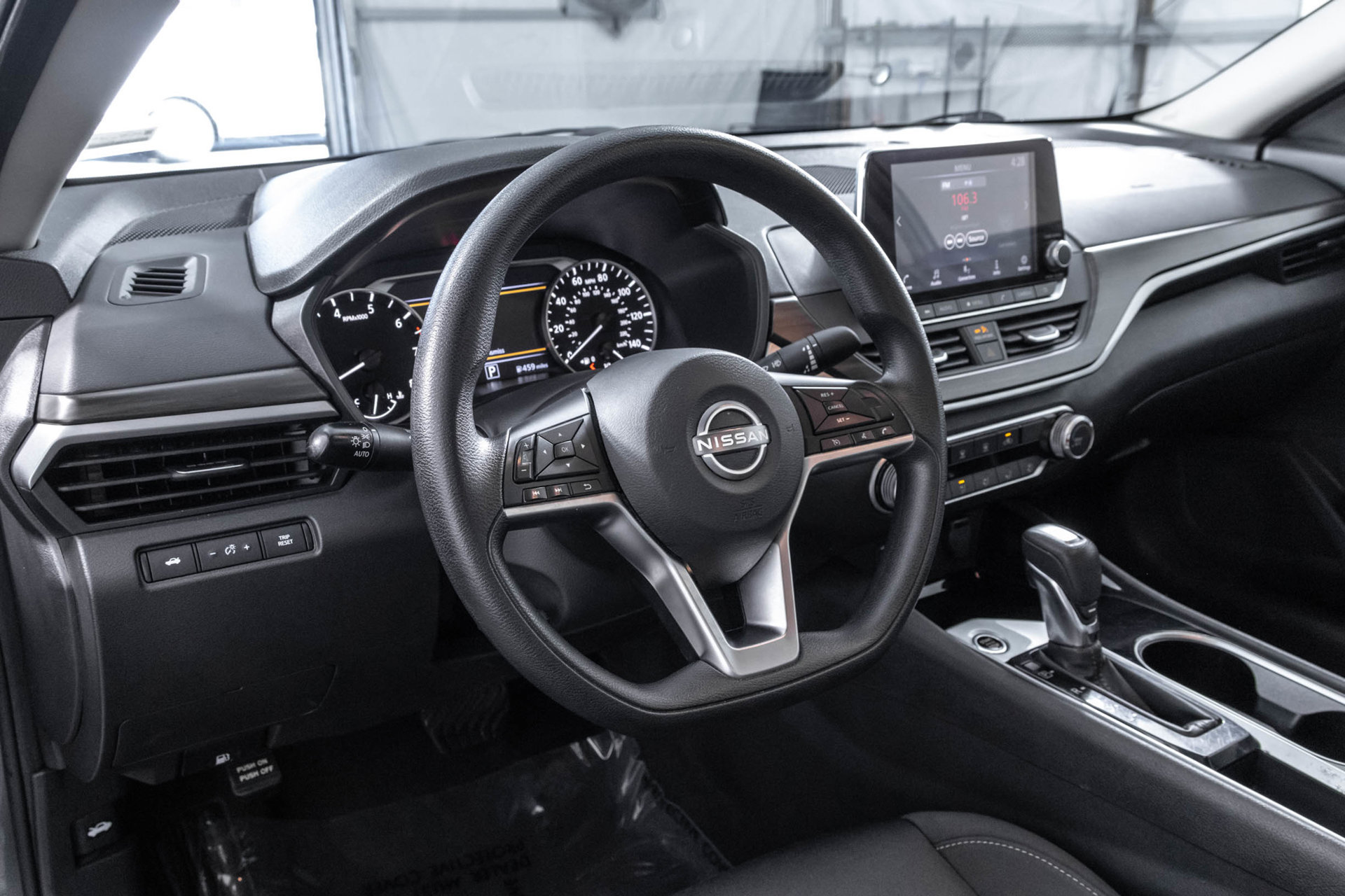 Used 2024 Nissan Altima 2.5 SV FWD image 5