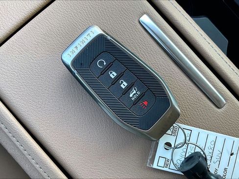 Certified 2025 INFINITI QX80 Luxe image 13
