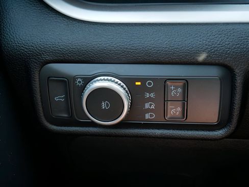 Used 2022 Ford Explorer XLT w/ Equipment Group 202A AWD/4WD image 18