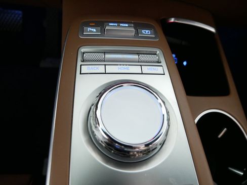 Certified 2023 Genesis GV70 2.5T w/ Advanced Package image 29