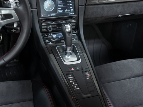 Certified 2016 Porsche 911 Carrera GTS RWD image 33