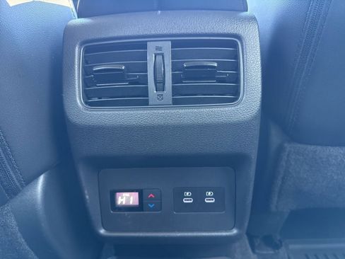 Used 2024 Nissan Rogue SL w/ SL Premium Package image 40