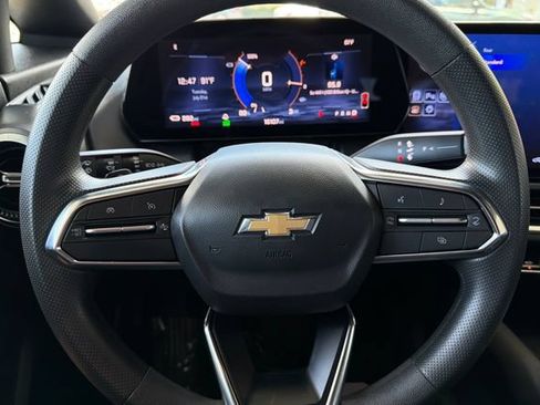 Used 2025 Chevrolet Equinox EV LT FWD image 27