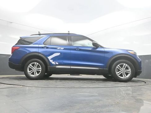 Used 2022 Ford Explorer XLT w/ Equipment Group 202A AWD/4WD image 43