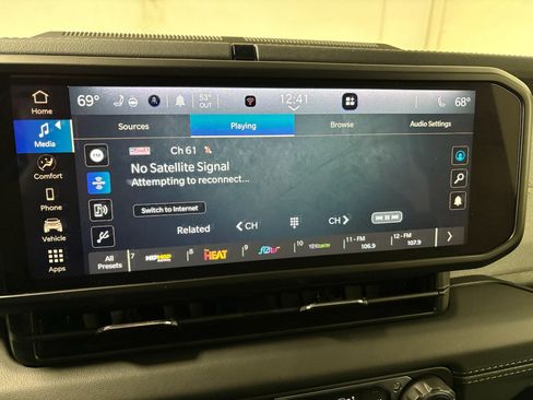 Used 2024 Jeep Wrangler Unlimited Sahara AWD/4WD image 16