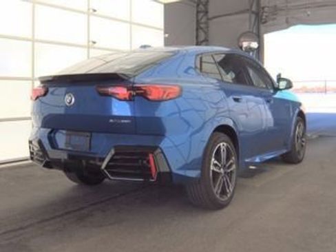 Used 2025 BMW X2 xDrive28i image 3