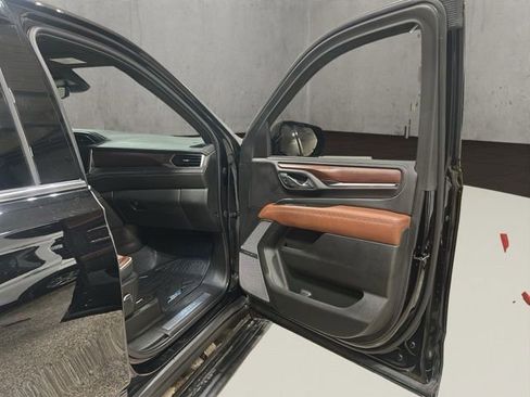Used 2023 GMC Yukon Denali Ultimate image 19