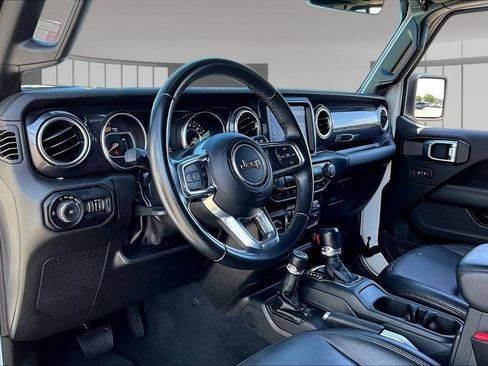 Used 2022 Jeep Wrangler Unlimited Sahara AWD/4WD image 13