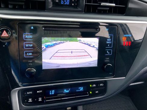 Used 2018 Toyota Corolla LE FWD image 29
