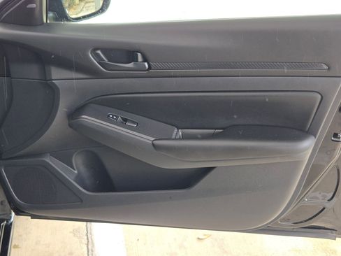 Used 2025 Nissan Altima 2.5 S FWD image 42