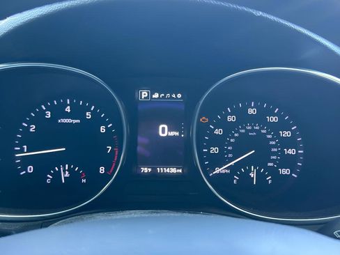Used 2017 Hyundai Santa Fe Sport FWD image 12