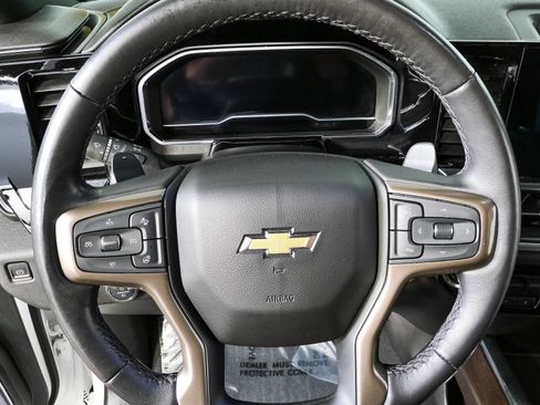Used 2023 Chevrolet Silverado 1500 High Country w/ High Country Premium Package AWD/4WD image 9