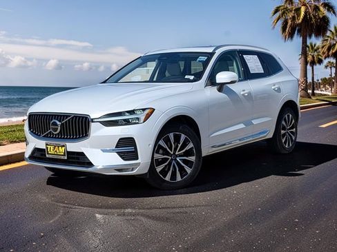 Used 2023 Volvo XC60 B5 Plus AWD/4WD image 2