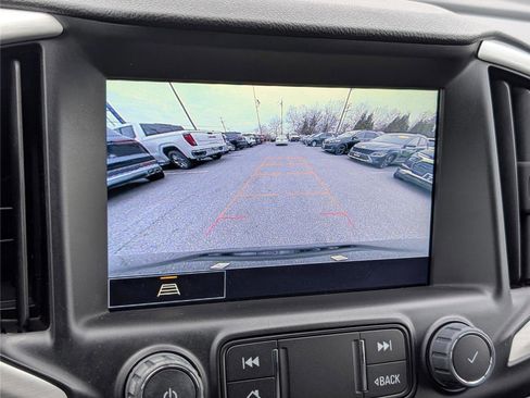 Used 2024 GMC Terrain SLT image 30