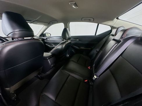 Used 2024 Nissan Altima 2.5 SR FWD image 12