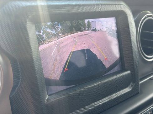 Used 2022 Jeep Wrangler Unlimited Sport image 17