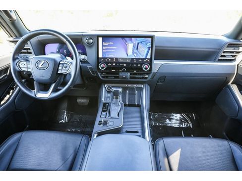 Used 2024 Lexus GX 550 w/ Cold Area Package AWD/4WD image 12