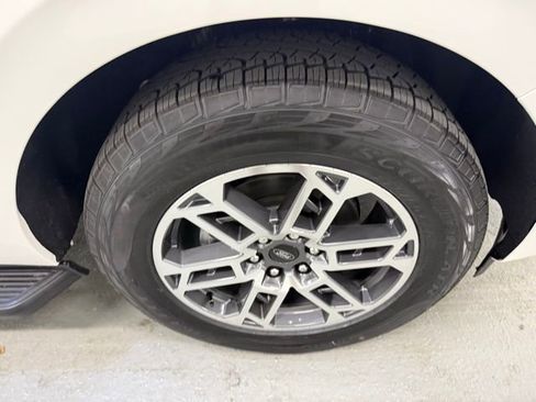 New 2026 Ford Expedition Active image 5