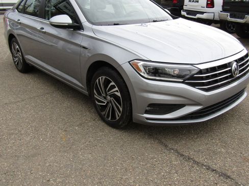 Used 2020 Volkswagen Jetta SEL Premium image 5