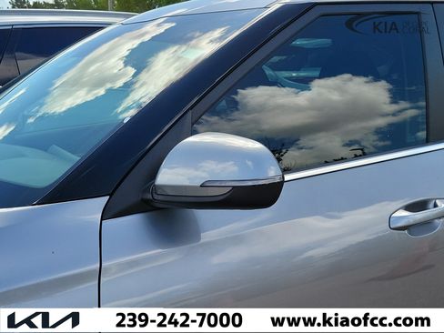 Used 2025 Kia Seltos EX FWD image 6