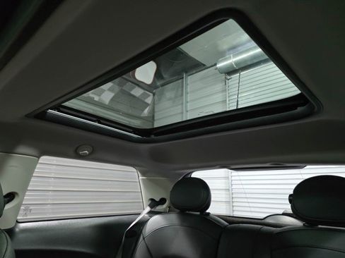 Used 2023 MINI Cooper 2-Door Hardtop image 18