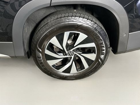 Used 2025 Volkswagen Tiguan S image 11