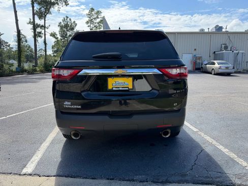 Used 2020 Chevrolet Traverse LT FWD image 7