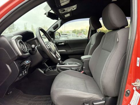 Used 2017 Toyota Tacoma TRD Off-Road w/ Tow Package image 11