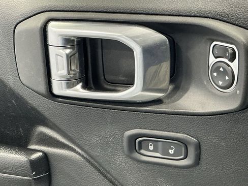 Used 2022 Jeep Wrangler Unlimited Rubicon 4xe image 9